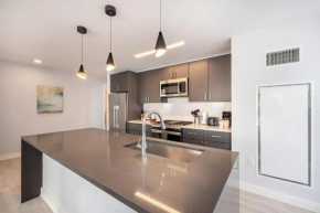 Luxury 2 BR Apt with Gym and Pool-333-806